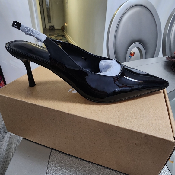 Elegant Black Slingback Heels - Picture 2 of 5